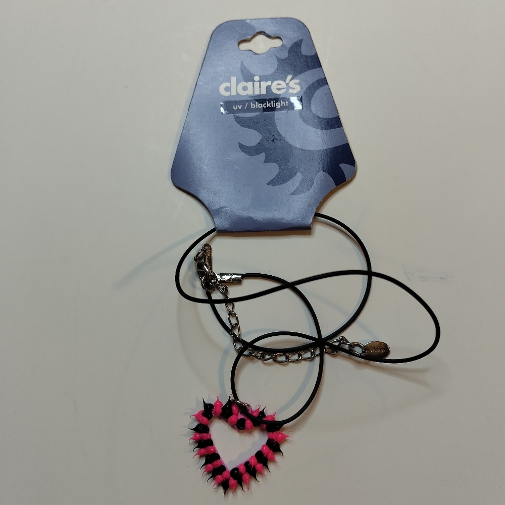 NEW UV Blacklight PINK BLACK Spikey HEART necklace from Claire's Y2K - Picture 2 of 10